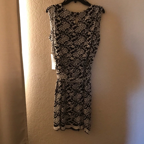 Dress - Picture 4 of 4